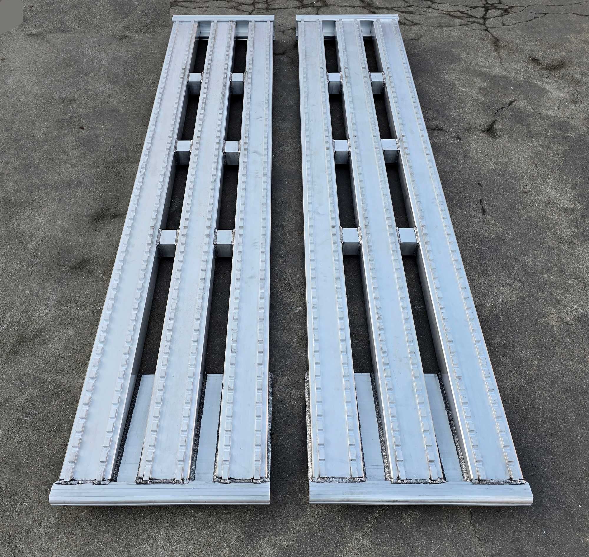 Najazdy aluminiowe PROFESSIONAL 2000x610x120mm mocowanie dolne 22 tony