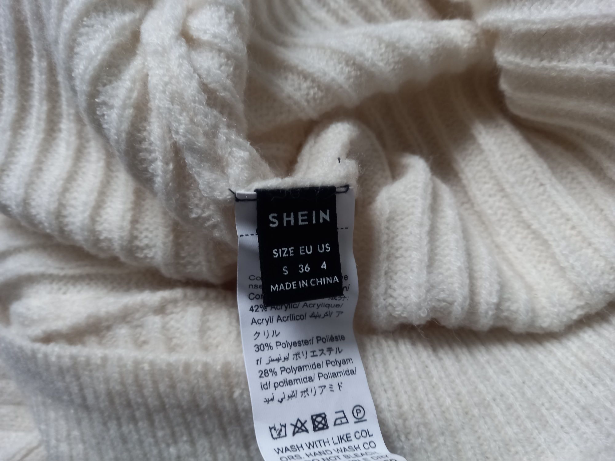 Sweterek kremowy kopertowy Shein roz 36 dekold V