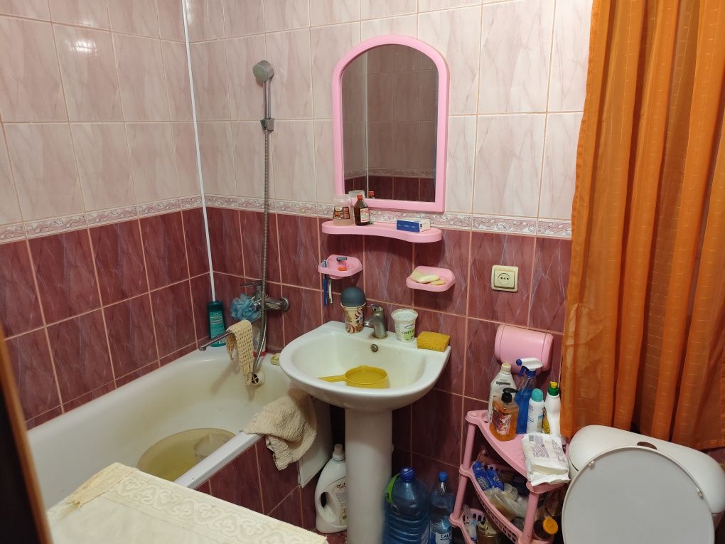 Здається кімната у квартирі