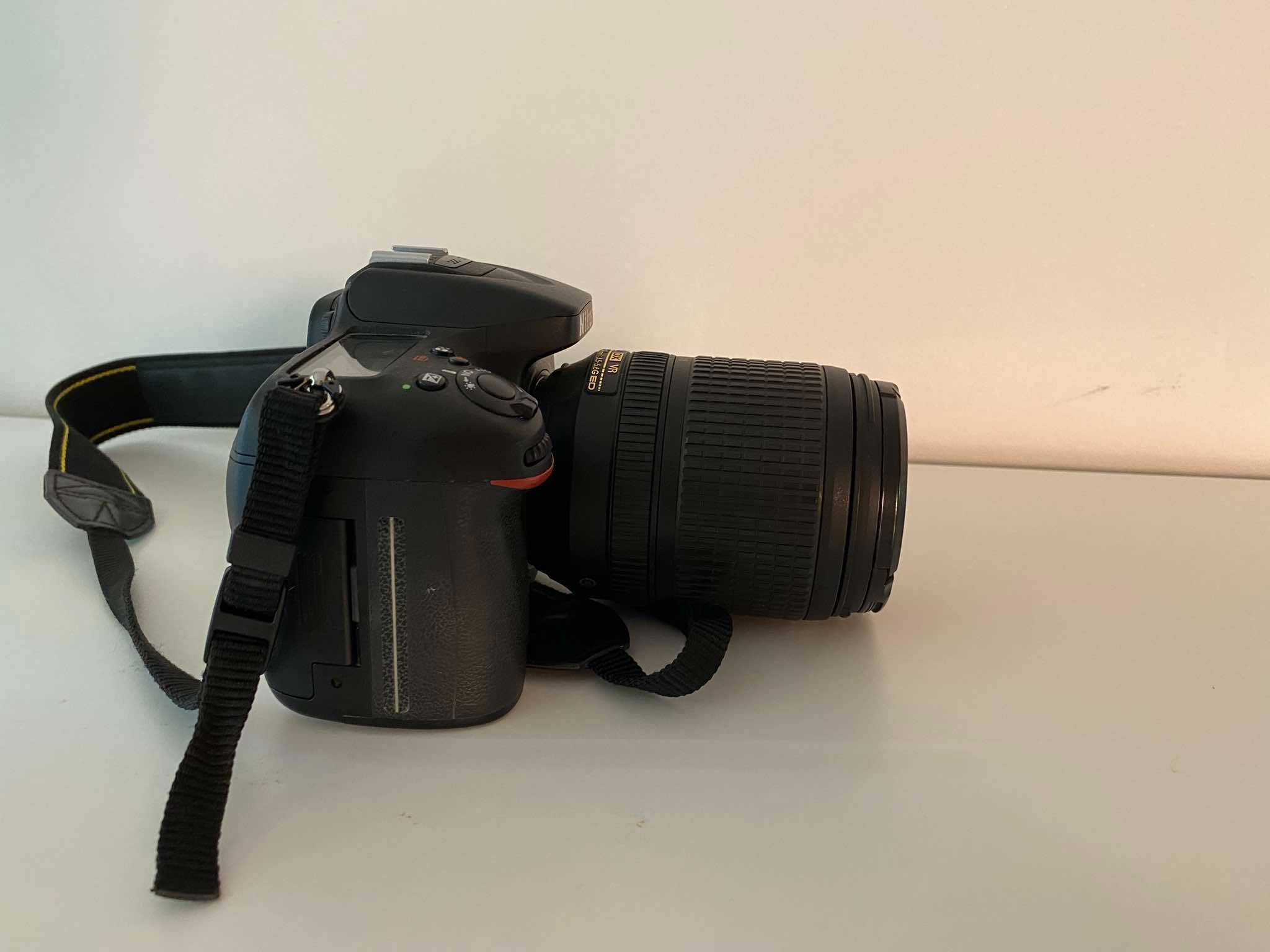 Nikon D7100 Body + Nikon DX VR AF-S NIKKOR 18-140mm + Torba i stojak