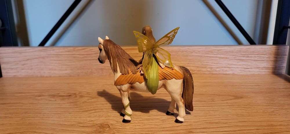 Schleich bayala elf Sanjeela na koniu figurka model wycofany z 2012 r.