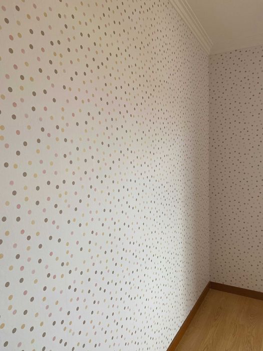 Colocação de papel de parede