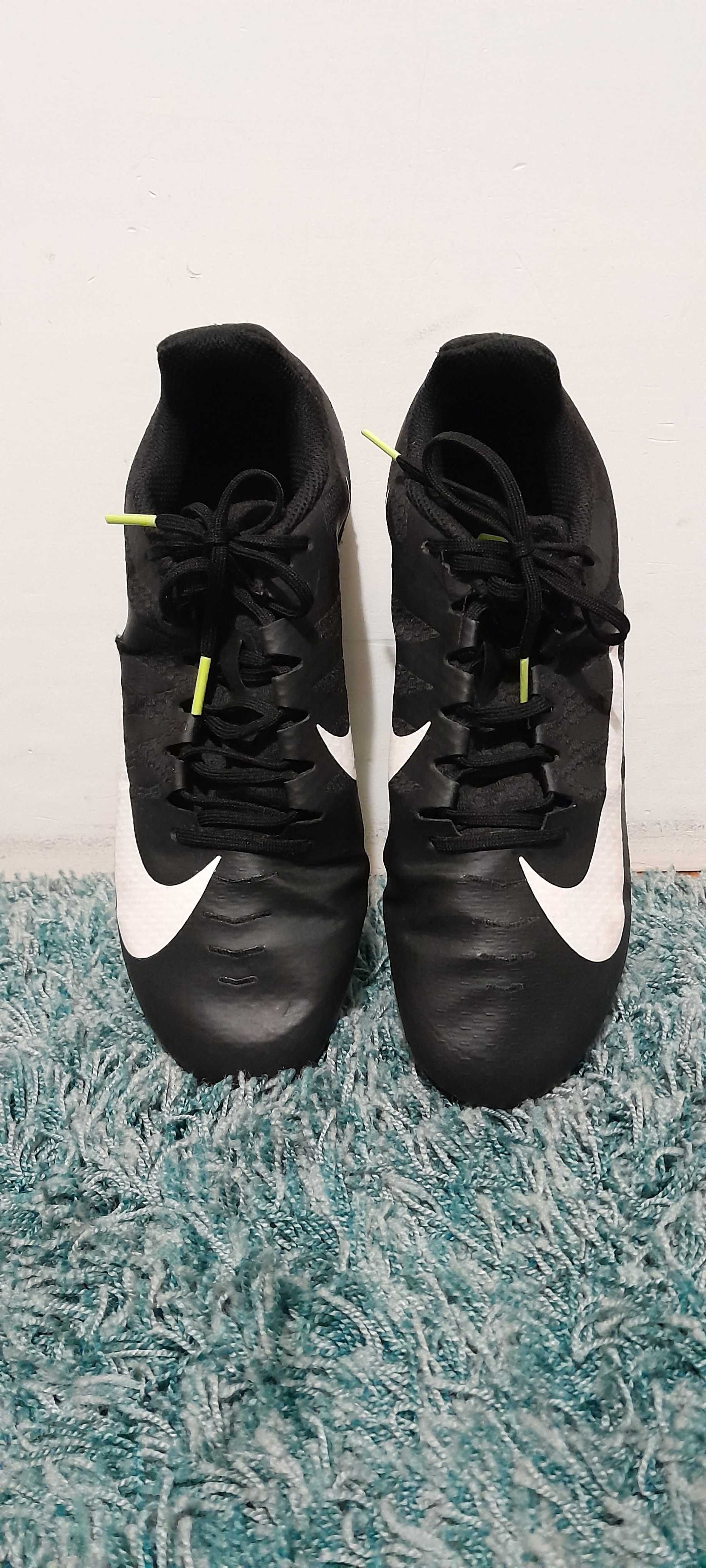 Sapatilhas de bicos Nike com chave incluído