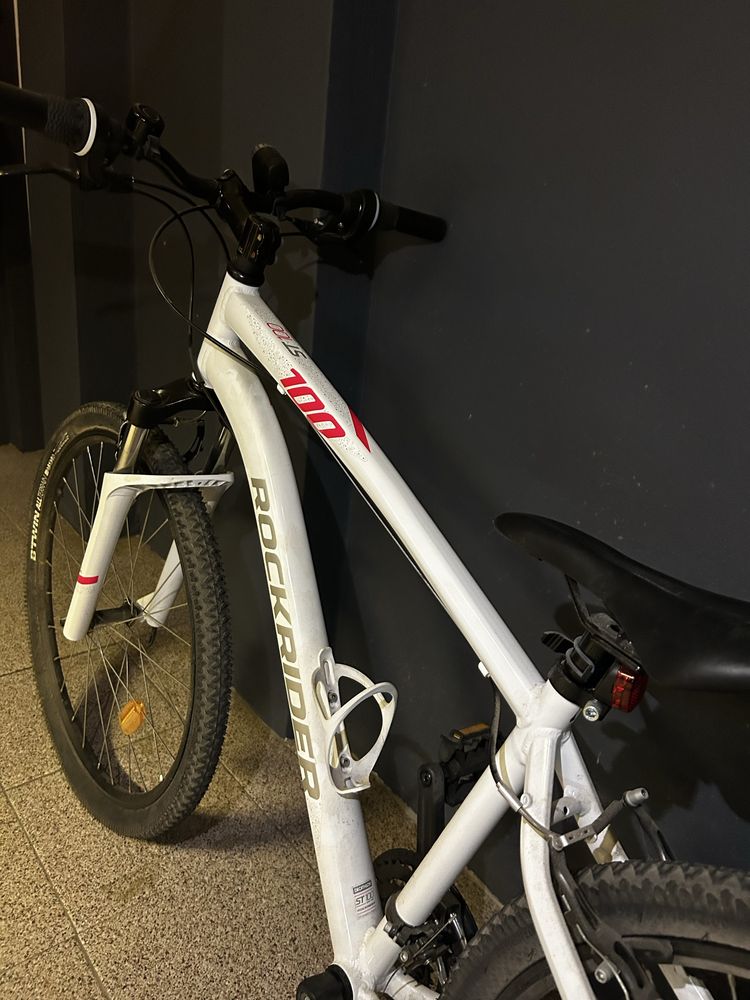 Bicicleta Rockrider ST100 branca
