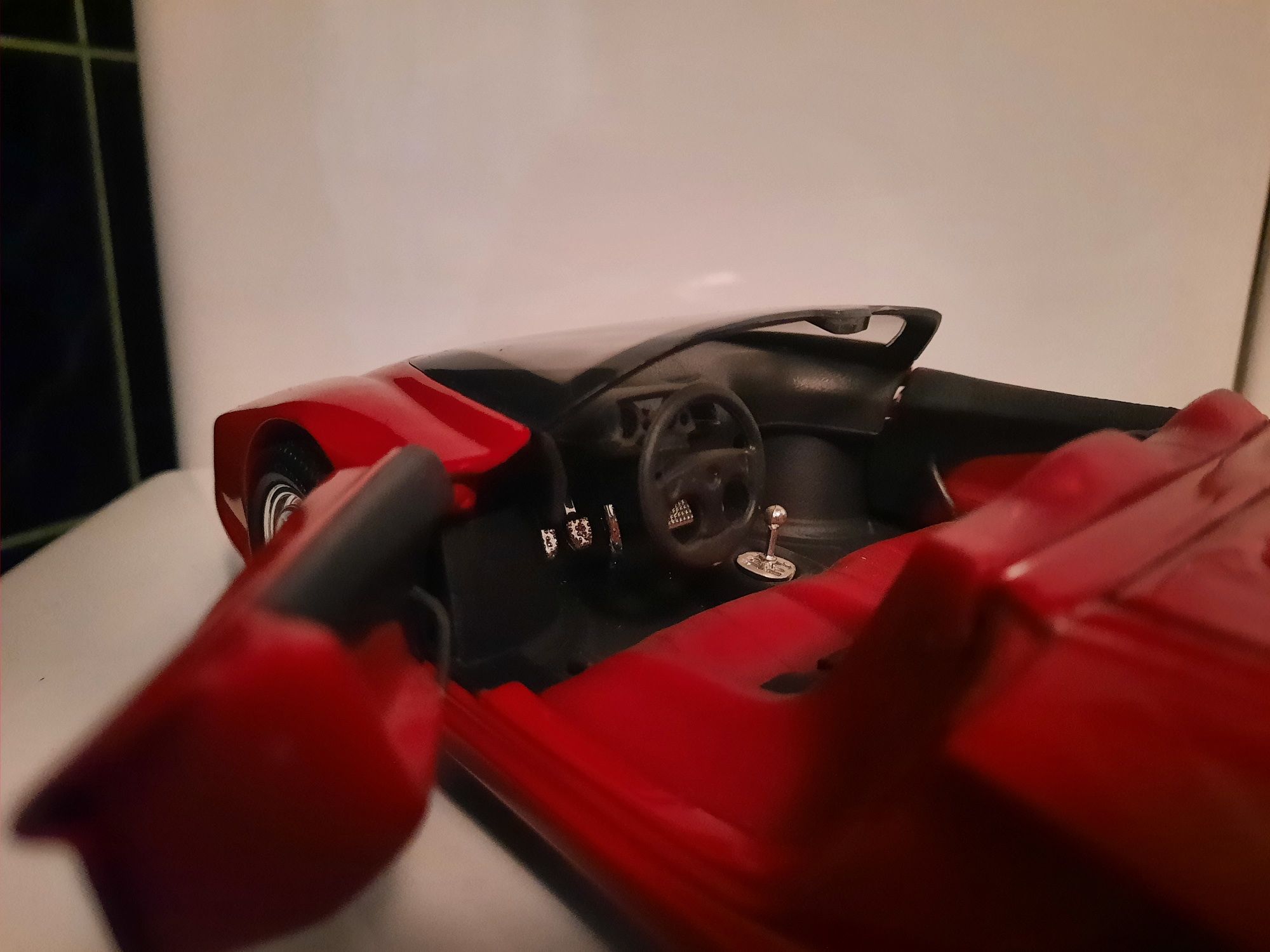 Auto Samochód Kolekcjonerski Ferrari MYTHOS Revell 1:18