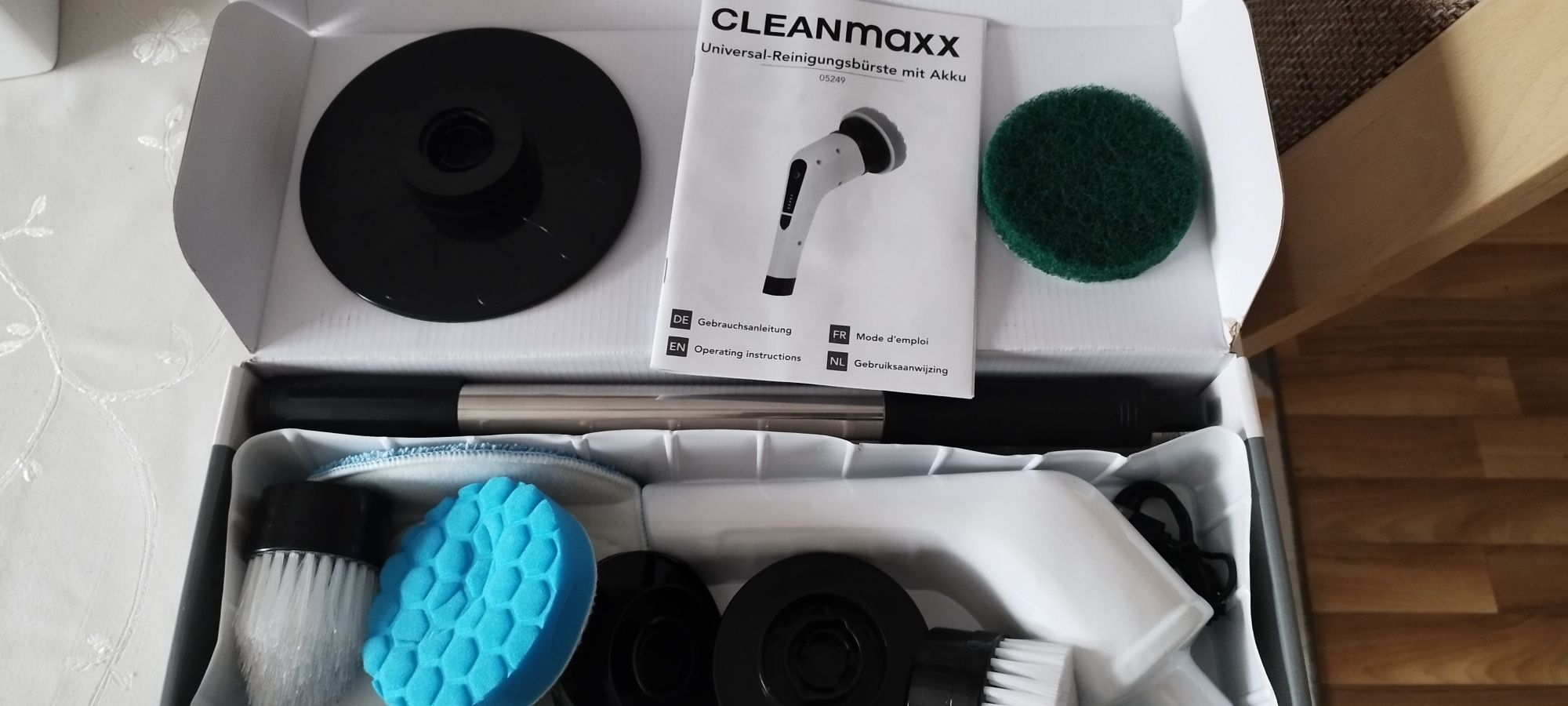 Akumulatorowa szczotka czyszcząca Cleanmaxx