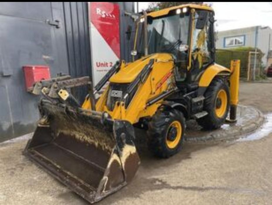 Готовая к работе спецтехника  трактор, экскаватор, комбайн