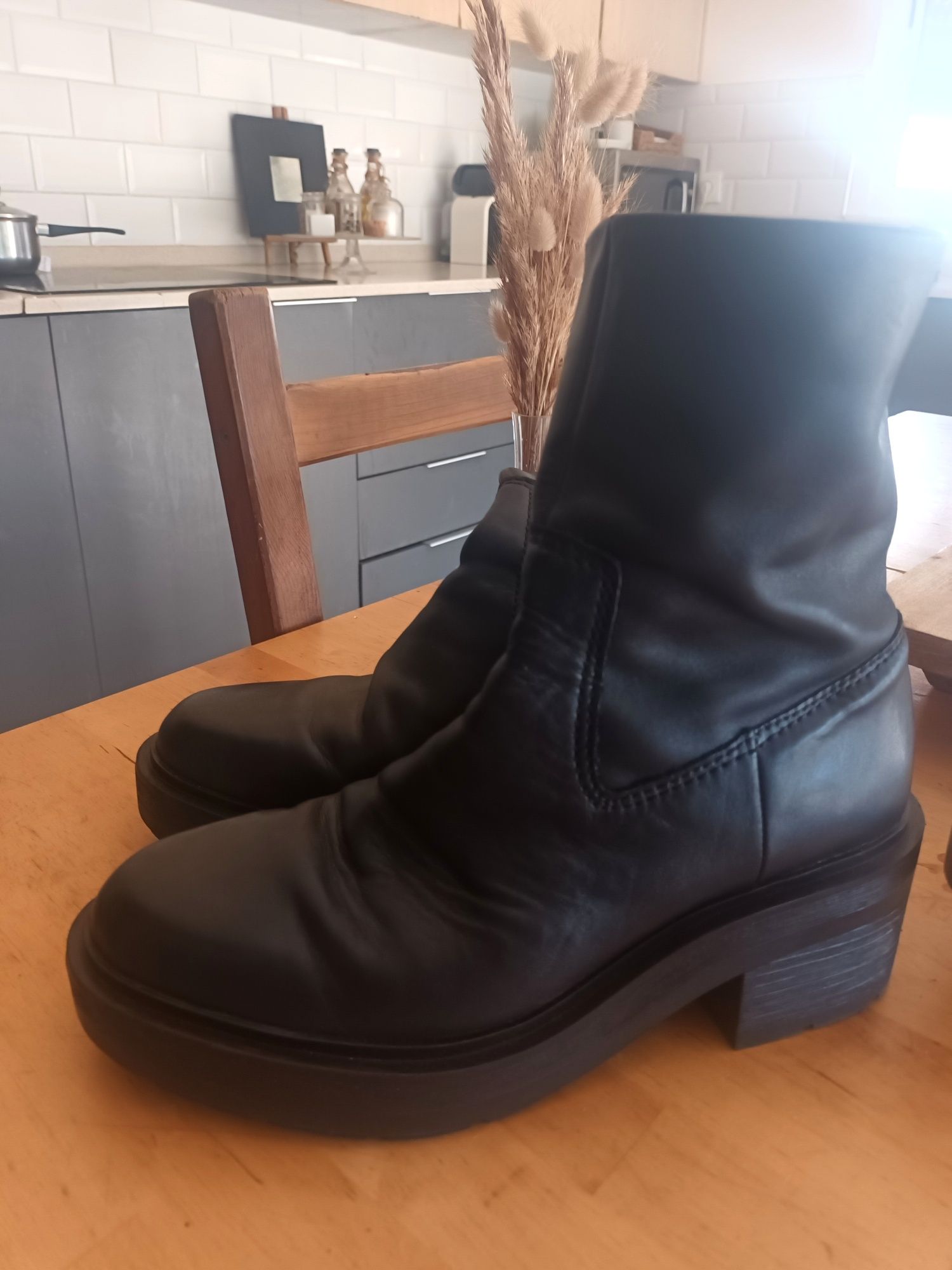 Botas em pele pretas zara
