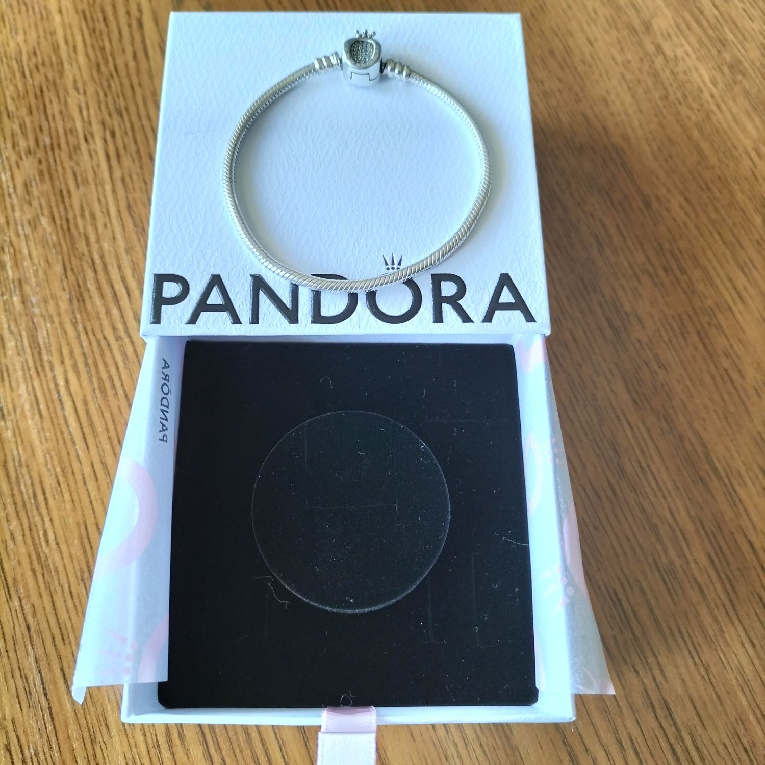 Bransoletka Pandora 18 korona pave monogram