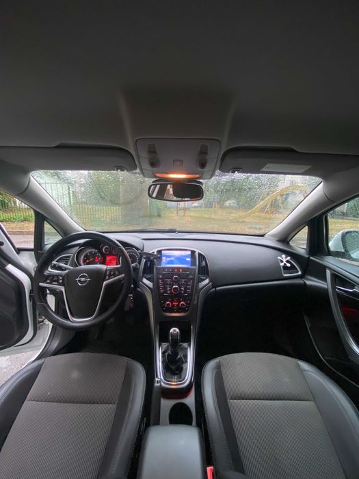 Opel Astra Sports Tourer COSMO 1.7 CDTI МТ (110 к.с.) 2013 рік