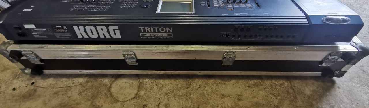 Korg Triton extreme 76