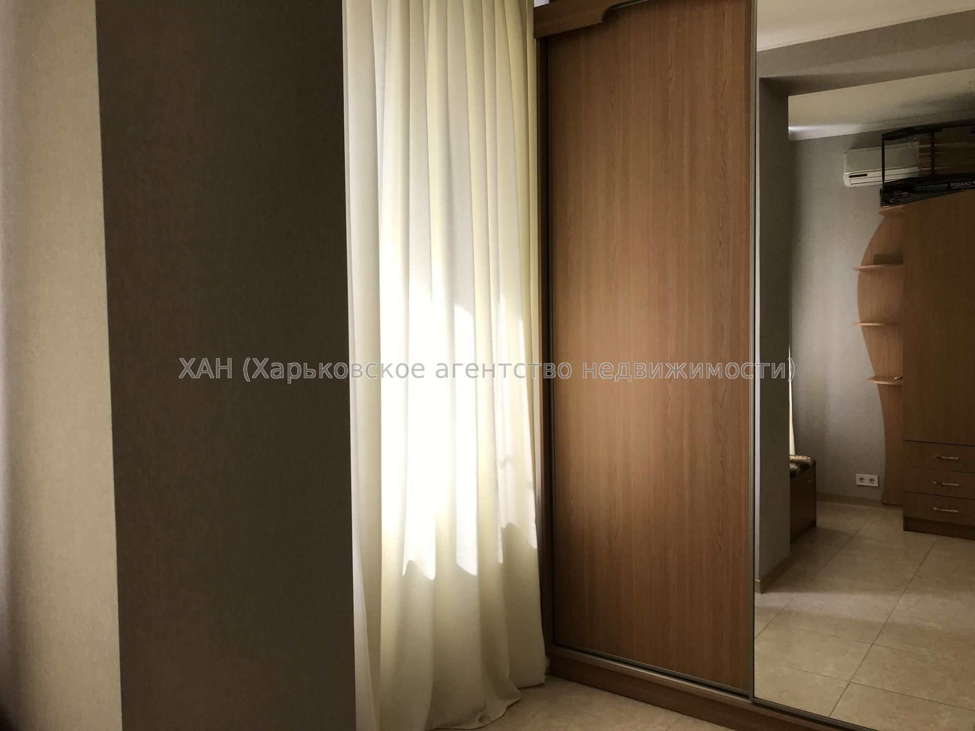 Продам 4к кв.у центрі міста 120тис.з послугами АН  М52