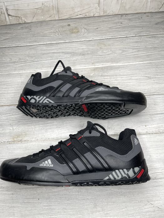 Крутые черные adidas terrex swift solo пеший туризм