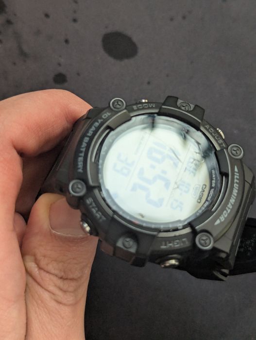 Casio ae1500wh з подряпинами
