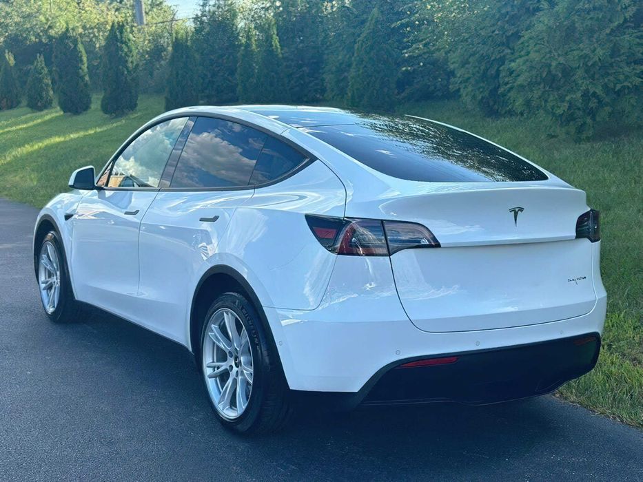 Tesla Model Y Long Range      2020