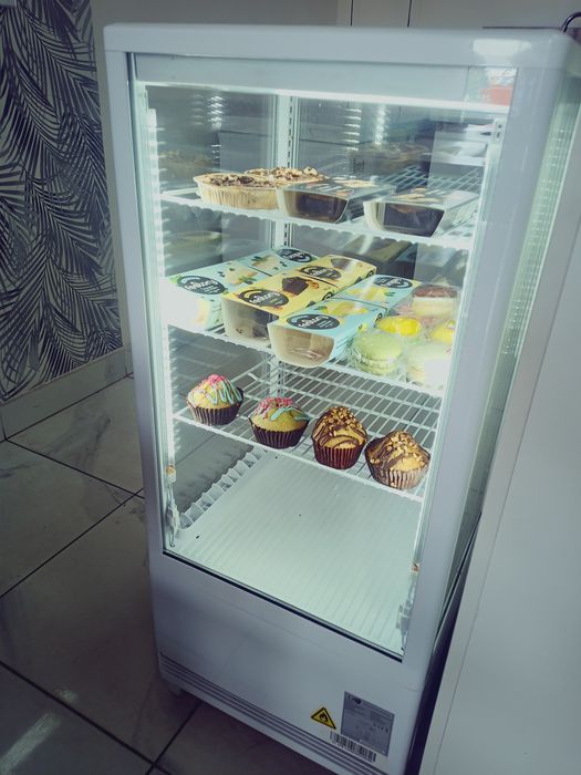 Продам холодильну вітрину