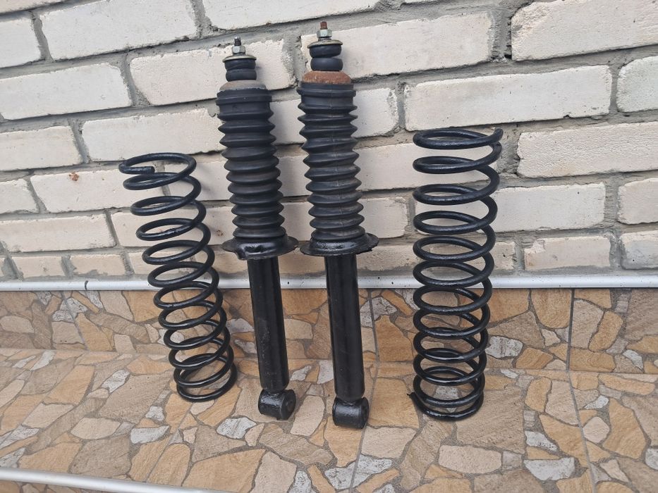 Стойки задні ваз 2108 2109 21099, 2110 2115 амортизатори задні