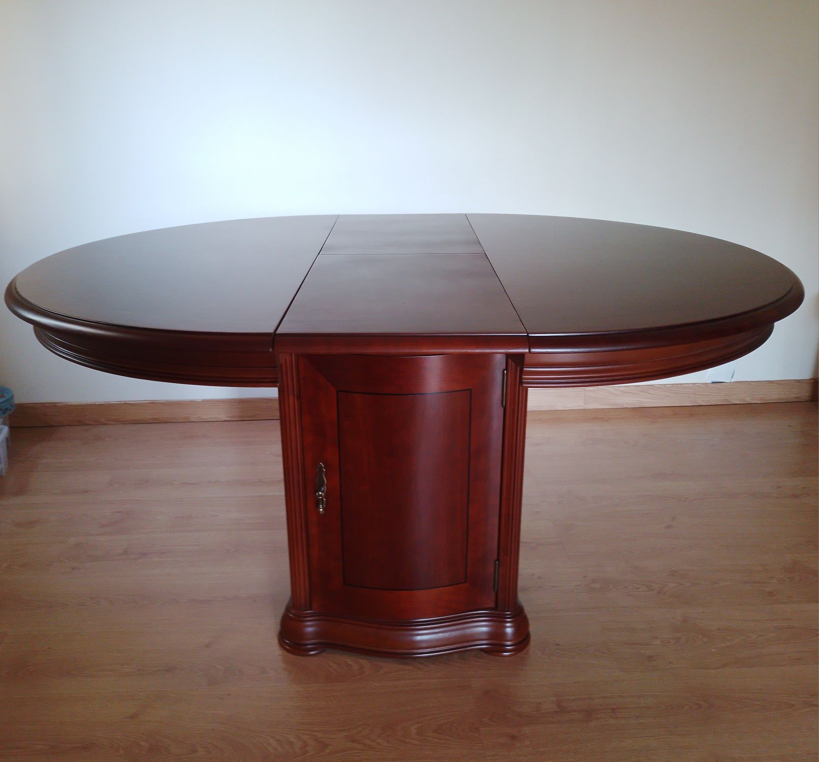 Mesa nova cerejeira maciça extensível com garrafeira