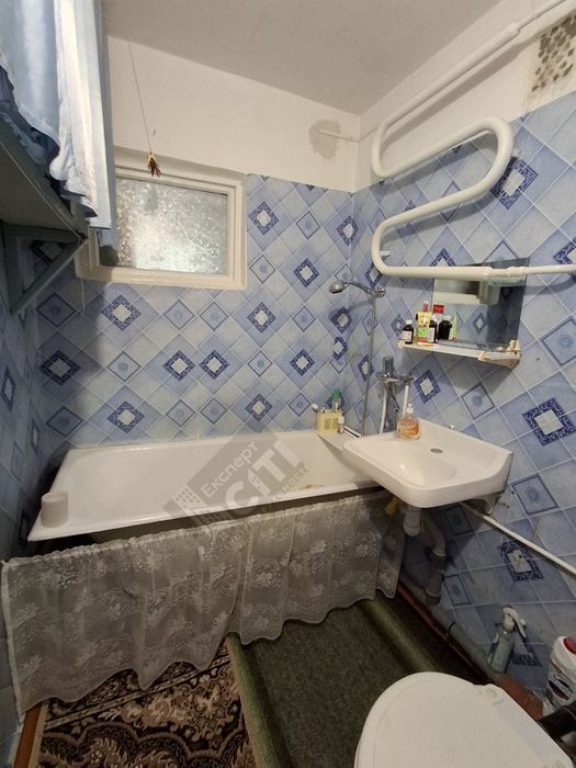 Продам 2-х кіімнатну квартиру + гараж  17 Квартал.