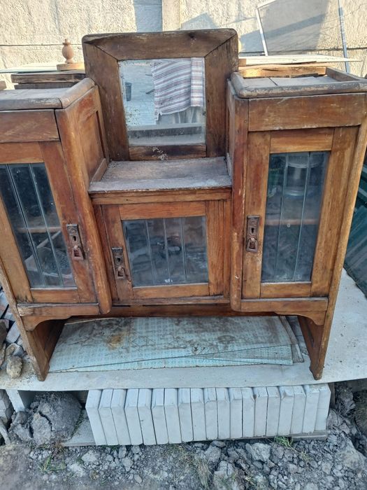 Продам антикварну мебель  под реставрацію.