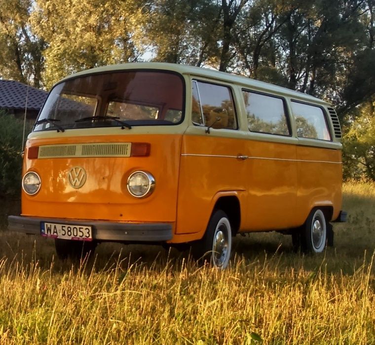 Zabytkowy VW Transporter T2 Ogórek auto klasyk do ślubu retro boho