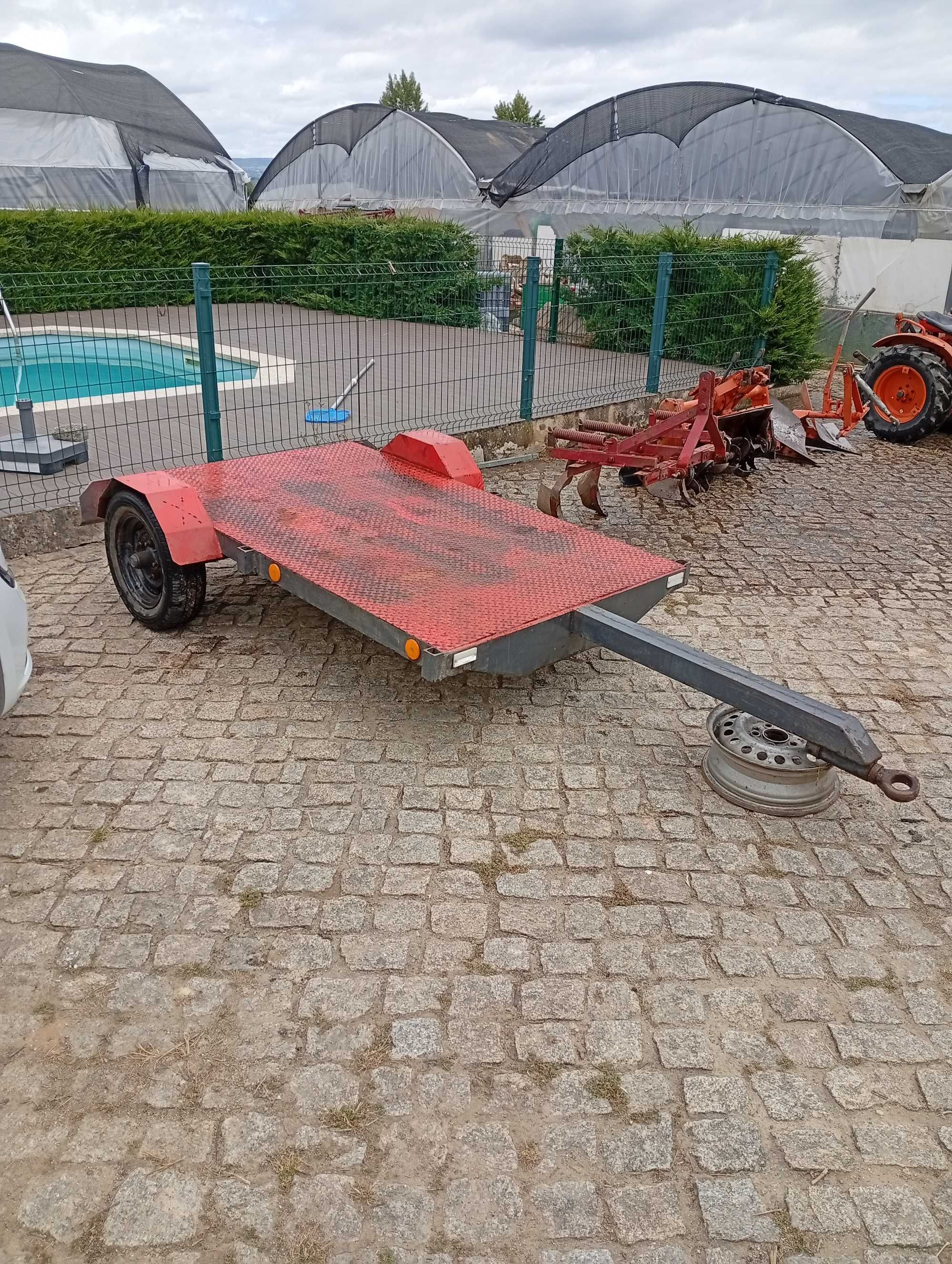 Kubota B7000 com alfaias