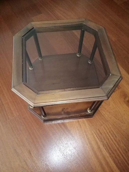 Mesas de apoio em Mogno