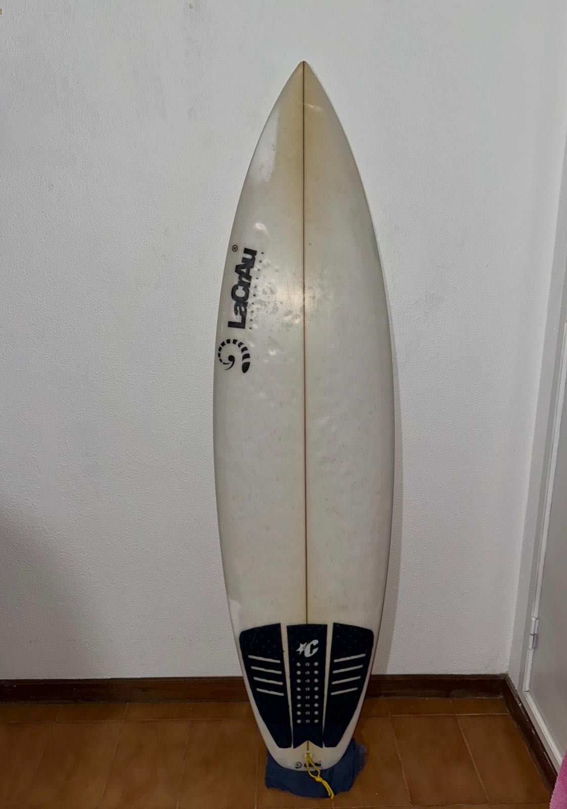 Lacrau Surfboard 5'11", 31 L