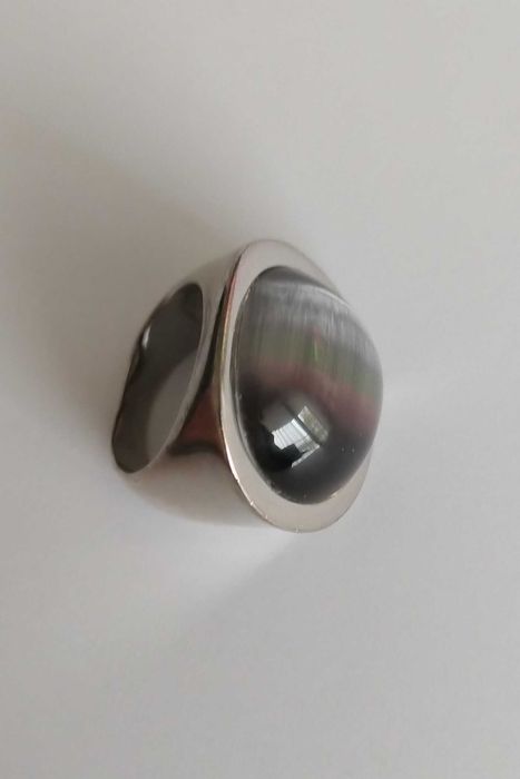 Srebrny pierścionek Apart - kamień jubilerski z efektem kociego oka