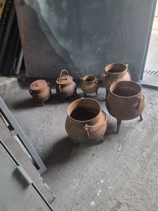 Potes Antigos em Ferro Fundido