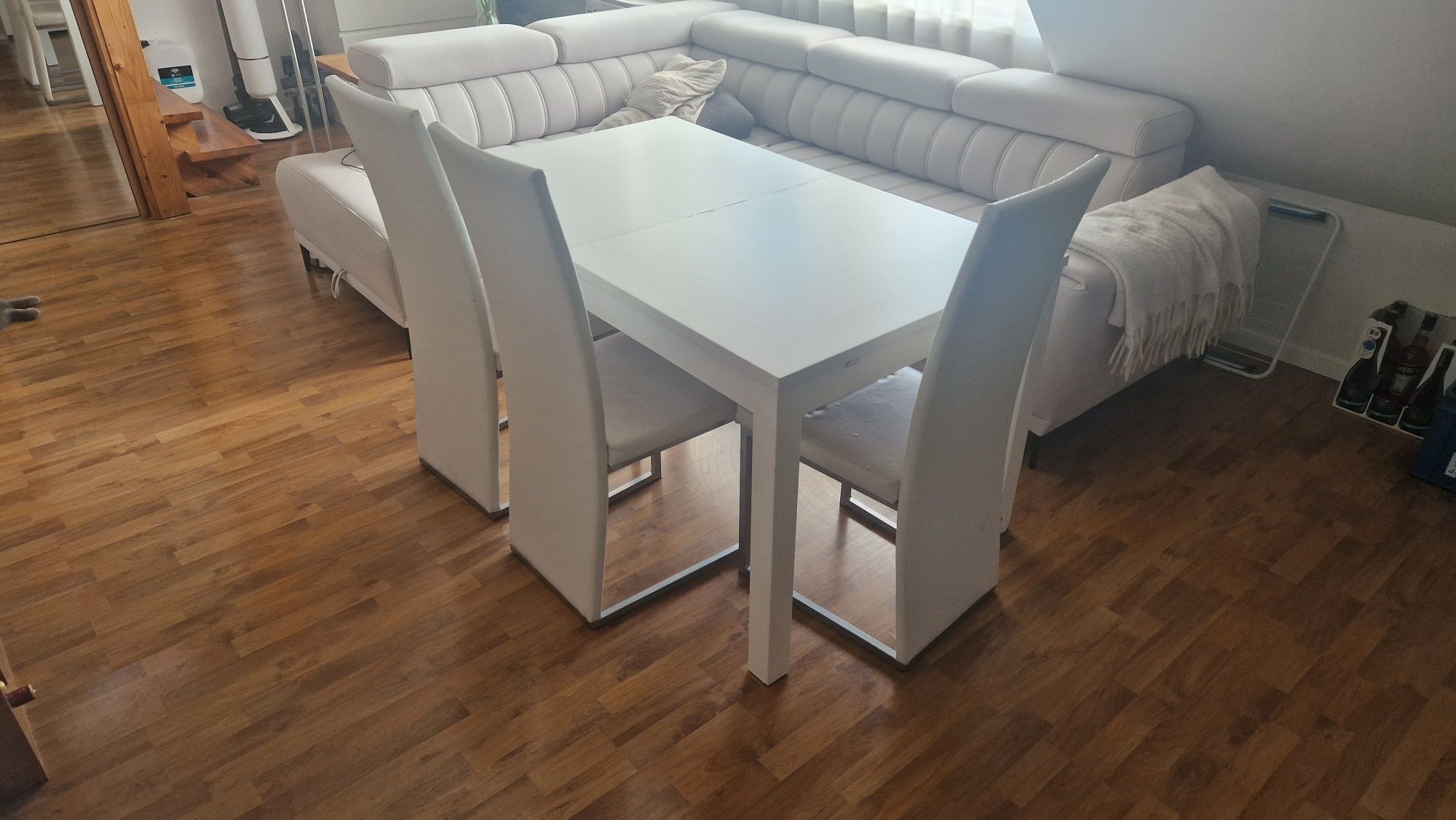 Stół Ikea wraz z 3 krzesłami