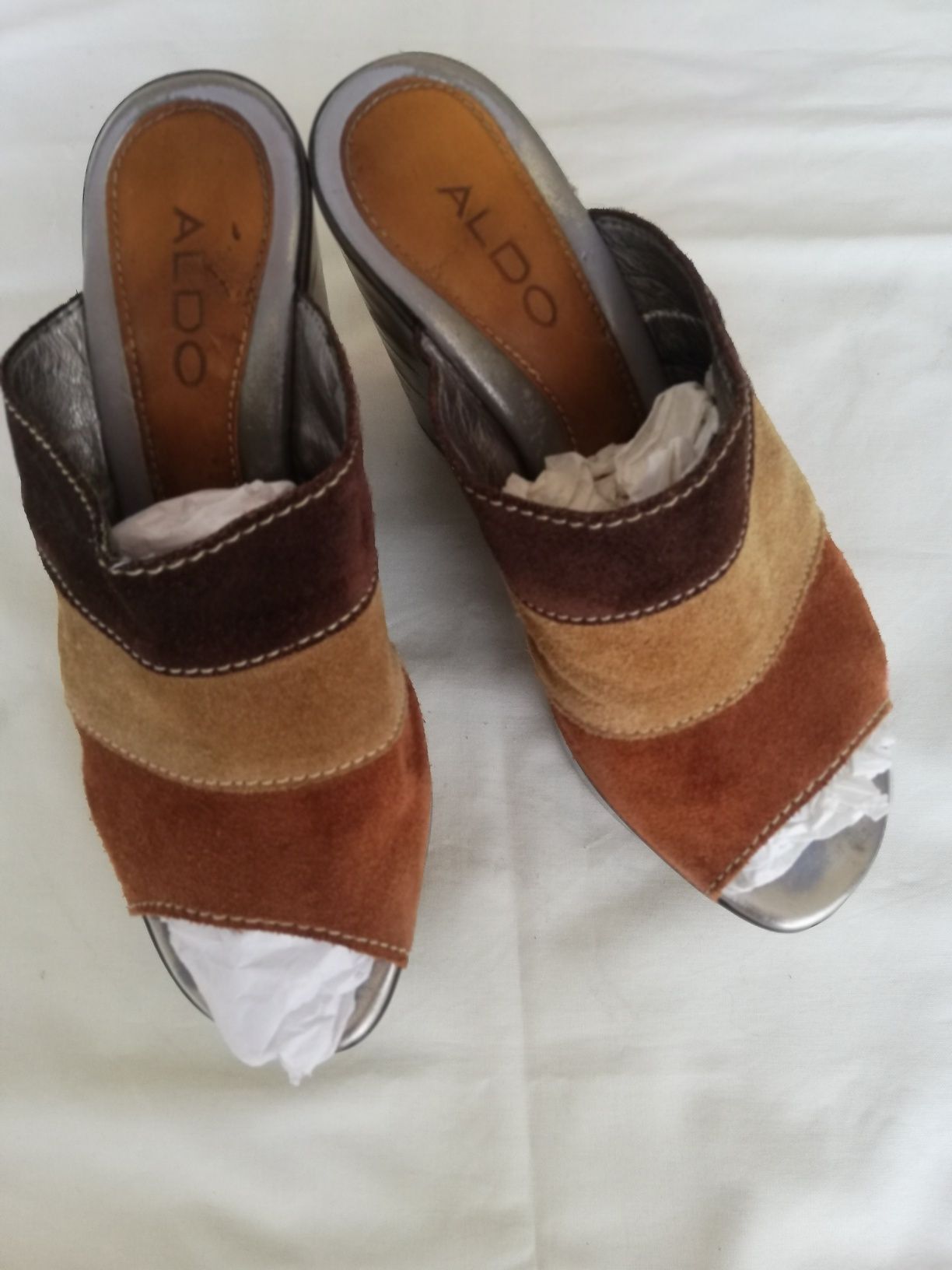 Sapatos Aldo em cunha