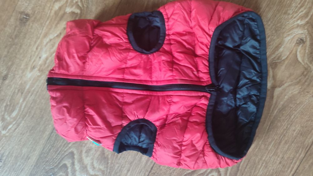 Жилетка, дождевик, зимний костюм.