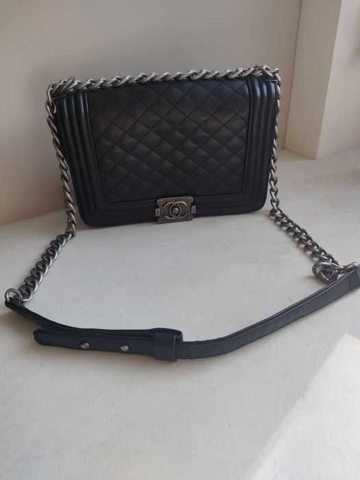 Torebka Chanel na łańcuszku