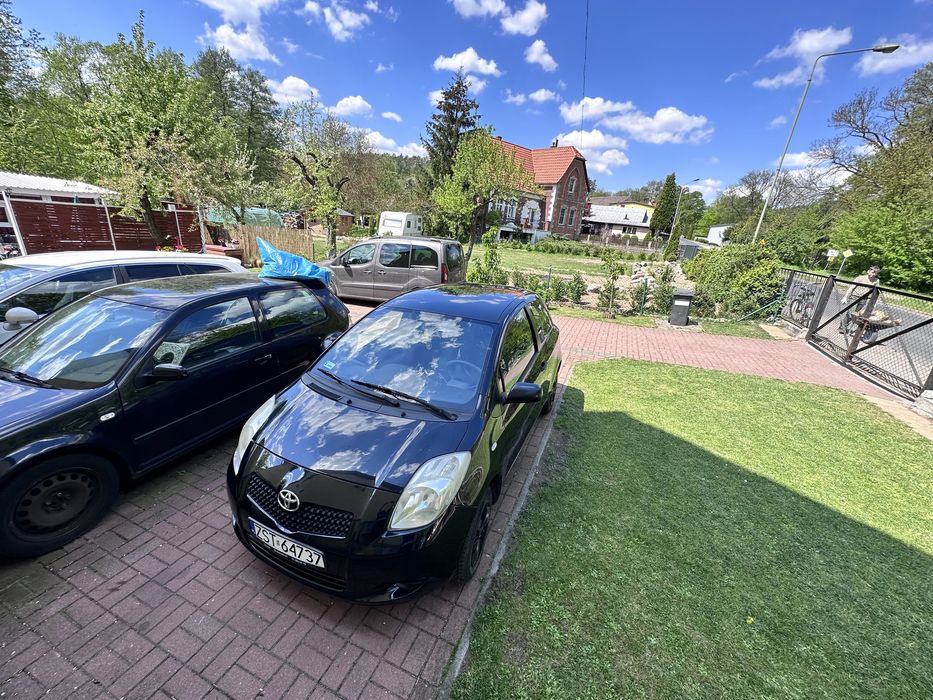 TOYOTA YARIS 2006, benzyna, 120756 km.