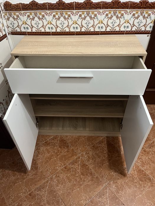 Duas sapateiras em conjunto ou separado