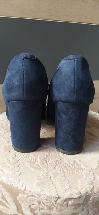 Czółenka granatowe 37