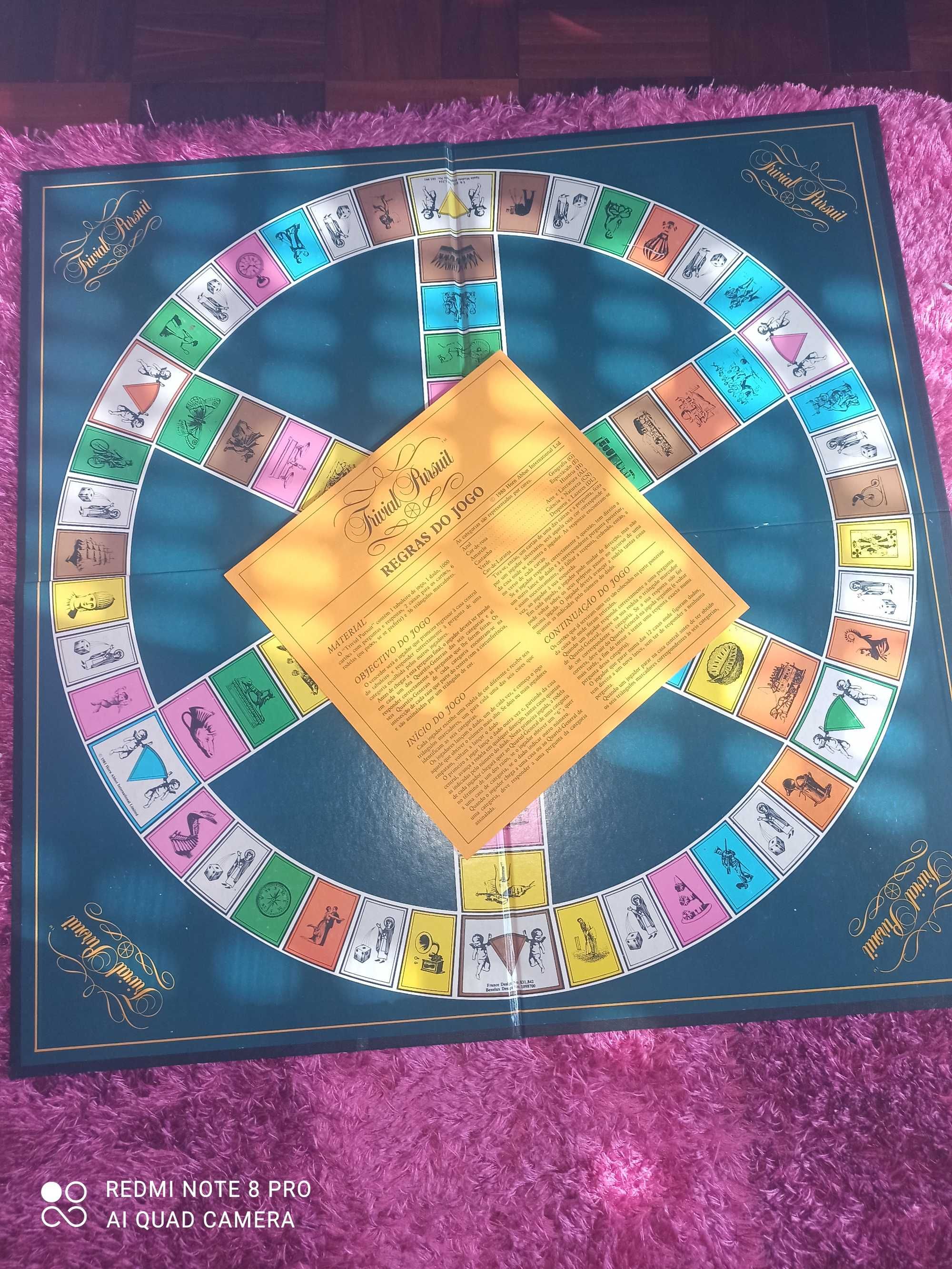 Jogo trivial de tabuleiro