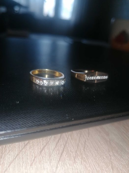 Продам два золотых кольца с бриллиантами
