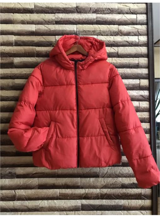 Тепла куртка, коротка, чорна, червона