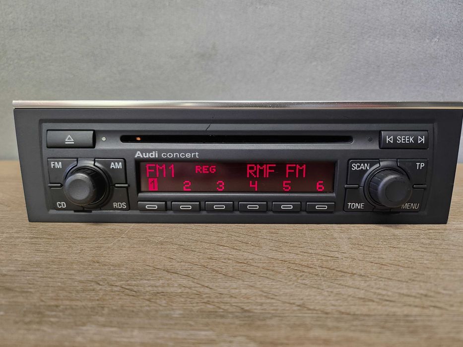 Radio samochodowe Audi Concert II CD A4 B6 / b7 + Kod bardzo Zadbane