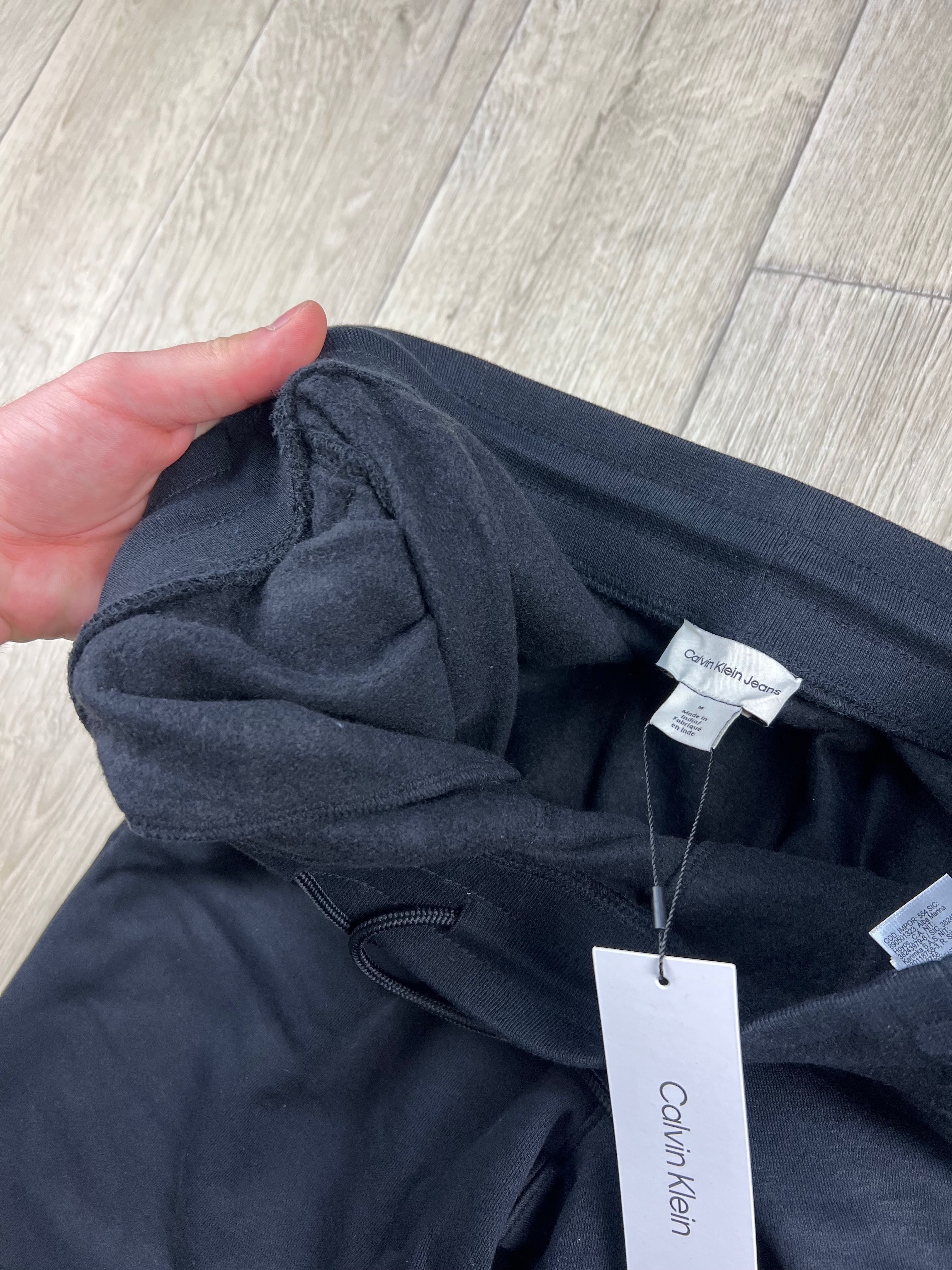 Костюм спортивний Calvin Klein

M розмір