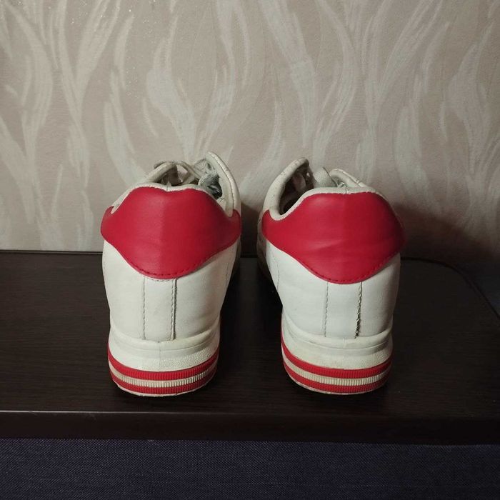 Жіночі кросівки з перфорацією | Біло-червоні | Розмір 38