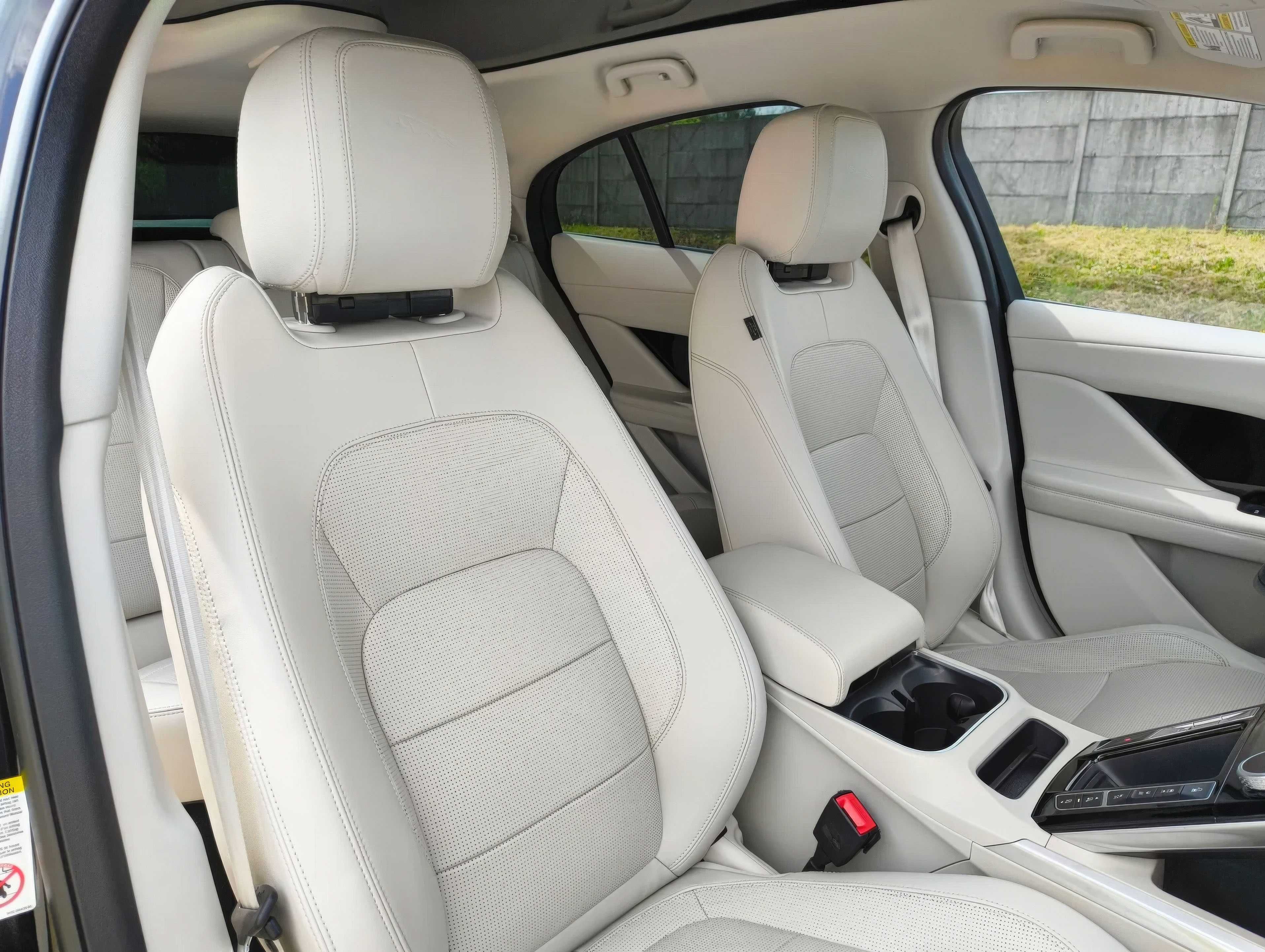 Jaguar I-Pace        EV400 AWD HSE