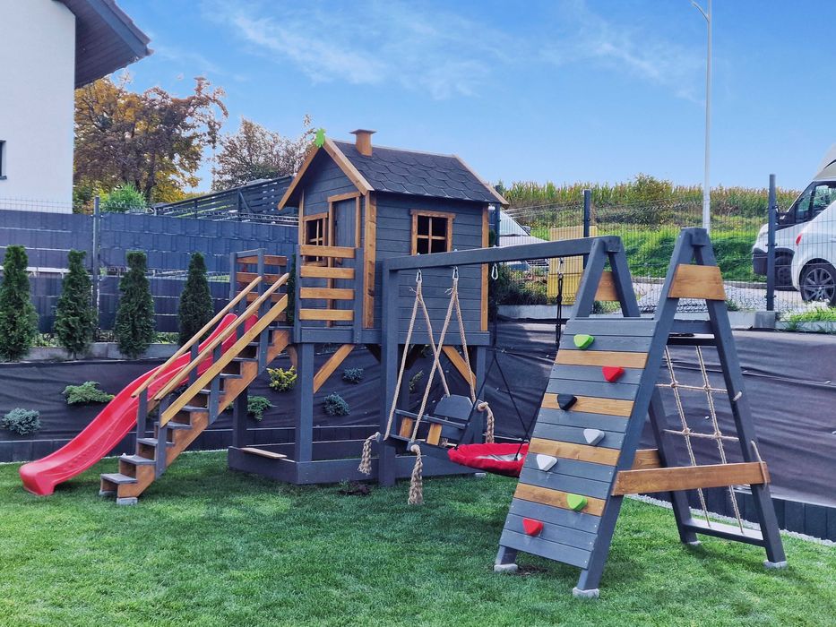 Plac zabaw "prosty" domek dla dzieci. Rozm. L. Huśtawki, wspinaczka