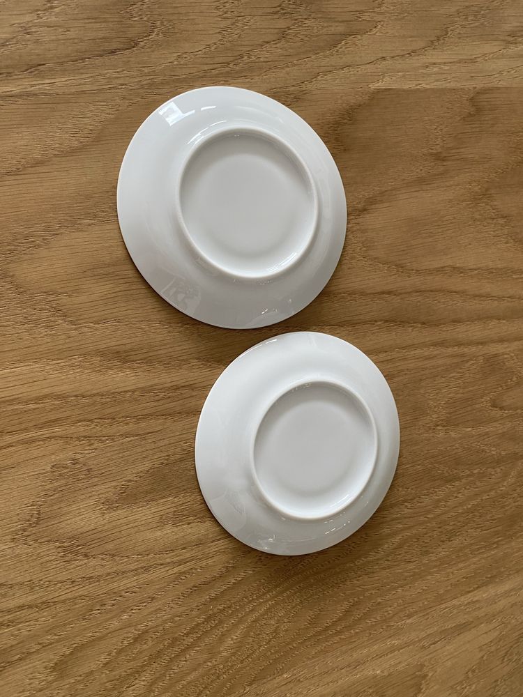 Białe małe spodki do filiżanek porcelana 2 szt