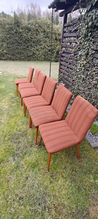 Krzesło tapicerowane stare