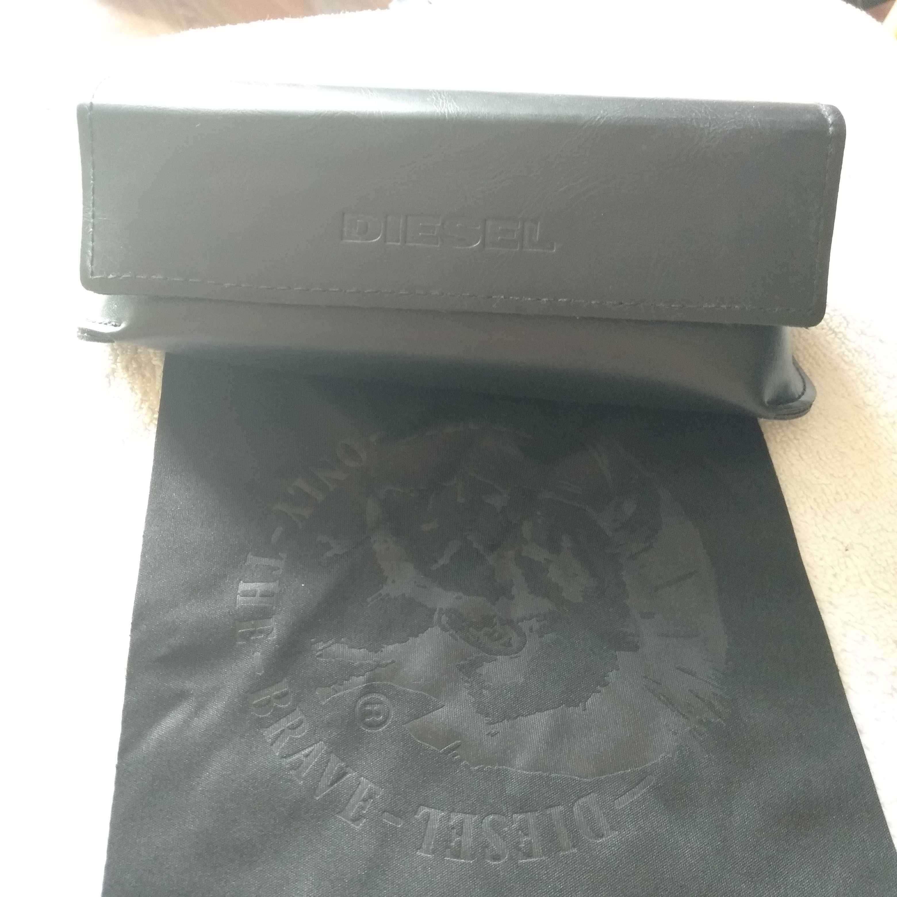 Diesel etui do okularów