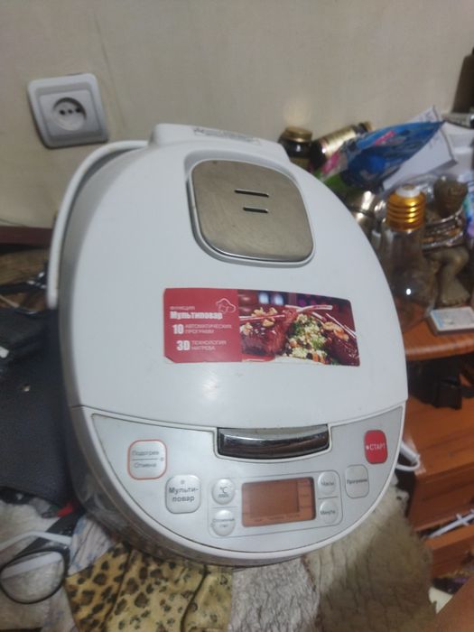 Мультиварка в отличном рабочем состоянии без кастрюли