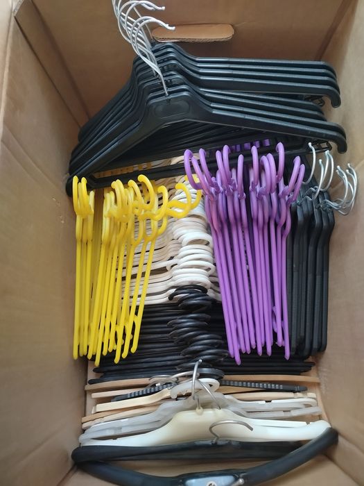 Wieszaki na ubrania, różne kolory.
